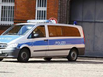 V Nemecku zadržiavajú opatrovateľku chlapca, našli ho mŕtveho vo vani