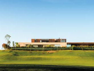 Světová architektura: Nad golfovým hřištěm