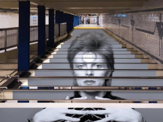 David Bowie je tvárou stanice v New Yorku