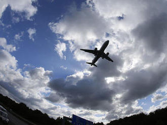 Nákladné lietadlo po strete s vtákom bezpečne pristálo v Bratislave