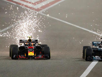 Ako vytrhnuté srdce, znie z Red Bullu. Hamilton označil Verstappena za hlupáka