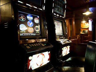 Hazard v pohostinstvách zakázali, pribudli však nelegálne herne