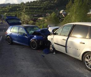 Tragická čelná zrážka áut pri Žiline: FOTO Jeden mŕtvy, päť zranených