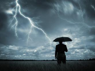Meteorológovia varujú: TU platí výstraha pred intenzívnymi búrkami s krúpami