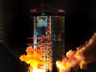 Čína vyslala k Mesiacu satelit, ktorý pomôže s preskúmaním jeho odvrátenej strany