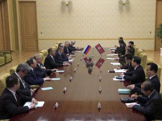 Sergej Lavrov sa stretol s Kim Čong-unom, pozval ho na návštevu Ruska