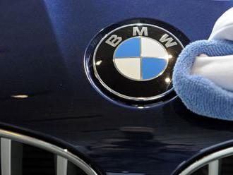 Automobilka BMW zvolá do servisov v Británii vyše 300.000 vozidiel