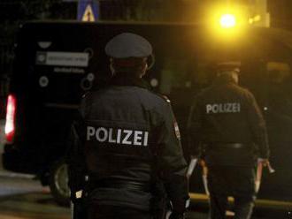 Polícia v Rakúsku pátra po osobách, ktoré poliali pamätník farbou