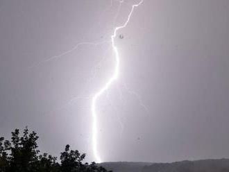 SHMÚ: Popoludnie na strednom Slovensku môže zakončiť búrka