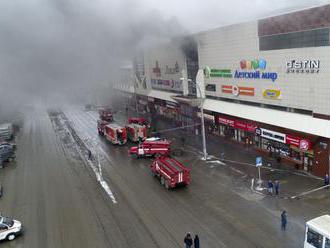 Vyšetrovatelia stíhajú činiteľov zodpovedných za požiar v Kemerove