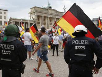 V Berlíne demonštrujú tisíce prívržencov i odporcov AfD