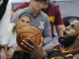 NBA: James potiahol Cleveland k výhre nad Bostonom