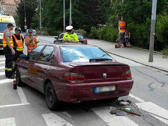 Provoz na ulici Drobného v Brně komplikuje nehoda dvou aut. Na místě zasahují hasiči z jednotek…