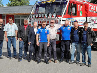 Hvězdy rallye Dakar Vladimír Čagin a Eduard Nikolajev navštívili automobilku Tatra