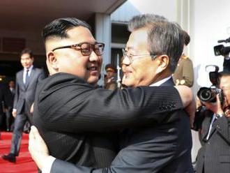 Lídri Severnej a Južnej Kórey prekvapili, nečakane sa stretli v demilitarizovanej zóne
