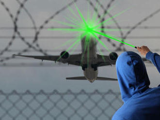 Piloti sú pred osvetlením laserom bezbranní