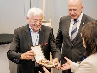 Golonka daroval svoje olympijské medaily múzeu SOV