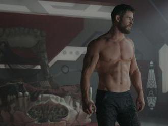 Áno, bratia Hemsworthovci majú super telá! Po kom? Pozrite sa na ich otca