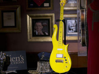 Na Princeovej žltej gitare si môže brnkať nový majiteľ