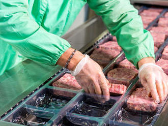 Firmy investujú veľké peniaze do laboratórnej výroby mäsa