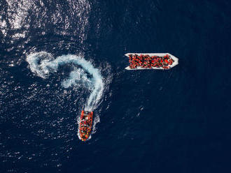 Na mori pri Brazílii zachránili 25 afrických migrantov: Na mori museli byť celé týždne