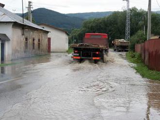 Obec Šípkové po búrke zalialo blato, starostka vyhlásila mimoriadnu situáciu