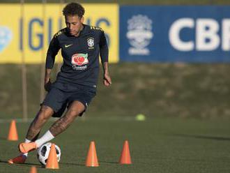 Osemdesiat dní po operácii Neymar po prvý raz trénoval s loptou