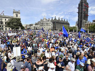 V Londýně žádají nové referendum o brexitu tisíce lidí