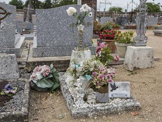 Vo Francúzsku obvinili rodičov zo smrti dievčatka z roku 1987