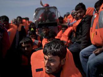 Malta nechce prijať loď s migrantmi, Toninelli to označil za neľudské