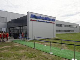 Foto: Spoločnosť Minebea otvorila svoj najmodernejší závod v Európe, prítomný bol aj Pellegrini