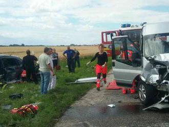 Pri dopravnej nehode blízko Šamorína sa zranilo sedem osôb