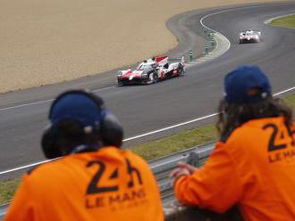 Toyota sa v Le Mans dočkala triumfu na 20. pokus, Alonso bližšie k Trojkorune