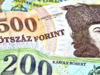 Forint klesol na historické minimum, česká koruna je tiež slabšia