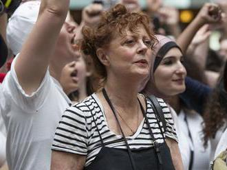 Herečku Susan Sarandon zatkli na proteste proti rozdeľovaniu migrantov