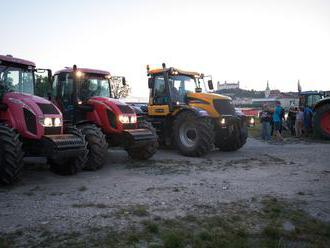 Protestujúcich farmárov privítali v Bratislave, sprevádzala ich polícia