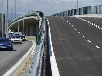 Oprava sklápacieho mosta v Komárne komplikuje dopravu do Maďarska