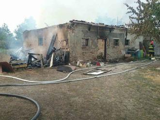 Požiar vo Vitanovej: Horeli štyri stodoly, zasahovalo viac ako 40 hasičov