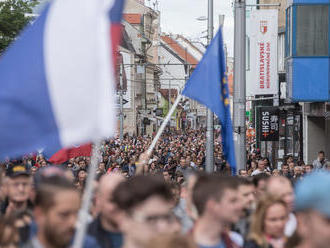 ONLINE Slováci opäť v uliciach: Emotívni farmári rozburácali dav, tvrdá kritika Matečnej