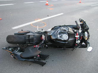 Tragický víkend na cestách, smrť ďalšieho motorkára  : Po páde tvrdý náraz, mimoriadne opatrenia