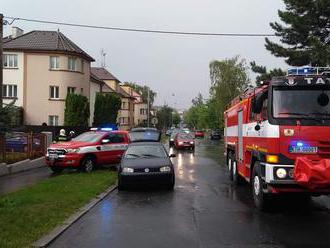 Po silném dešti zasahují profesionální hasiči z Klatov společně s kolegy SŽDC Plzeň na vlakovém…