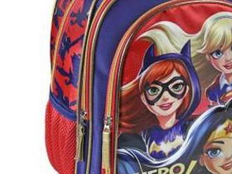 Fantastický školský batoh DC Super Hero Girls, približné rozmery: 29,5 x 38 x 17 cm.
