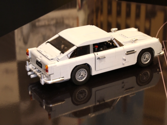 Hands-on with Lego James Bond Aston Martin DB5 video     - CNET