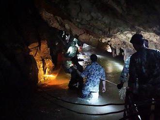 Na záchranu chlapců v thajské jeskyni nabídlo Česko výkonné pumpy