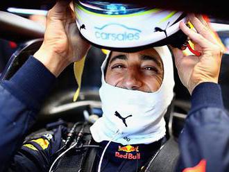 Ricciardo o vlásek před Hamiltonem