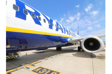 Summary: Odborové problémy Ryanair a záhada Halliburtonu
