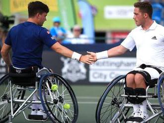 Wheelchair tennis: Watch 'extraordinary' 38-shot rally at British Open