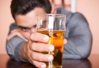Alkohol mladistvým, chybějící ceny a další prohřešky, za které padaly pokuty