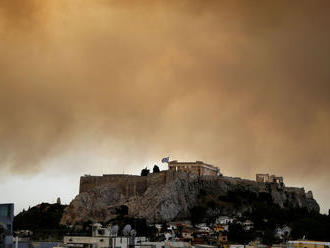 Západne od Atén vypukol požiar