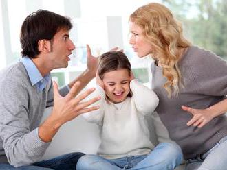 Hádka se občas objeví v každém vztahu. Jak ji ale zvládnout před dětmi?